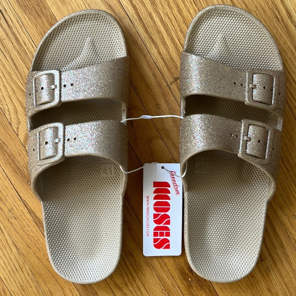 NWT Freedom Moses, size 10-10.5